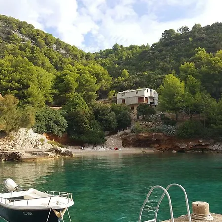 The White House Robinson Hvar